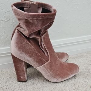 Velvet Ankle Boots in Pink